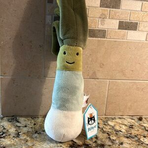 ✨NEW WITH TAGS✨ Vivacious Vegetable Leek Jellycat